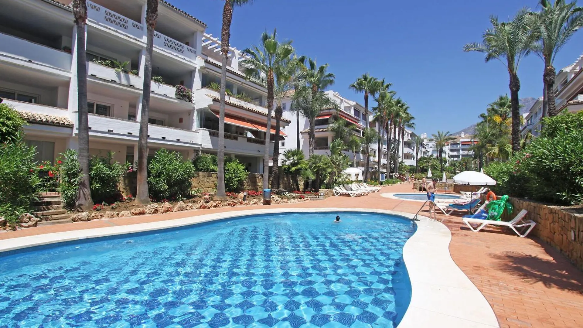 1105 Beachfront Apartment Golden Mile ماربيا