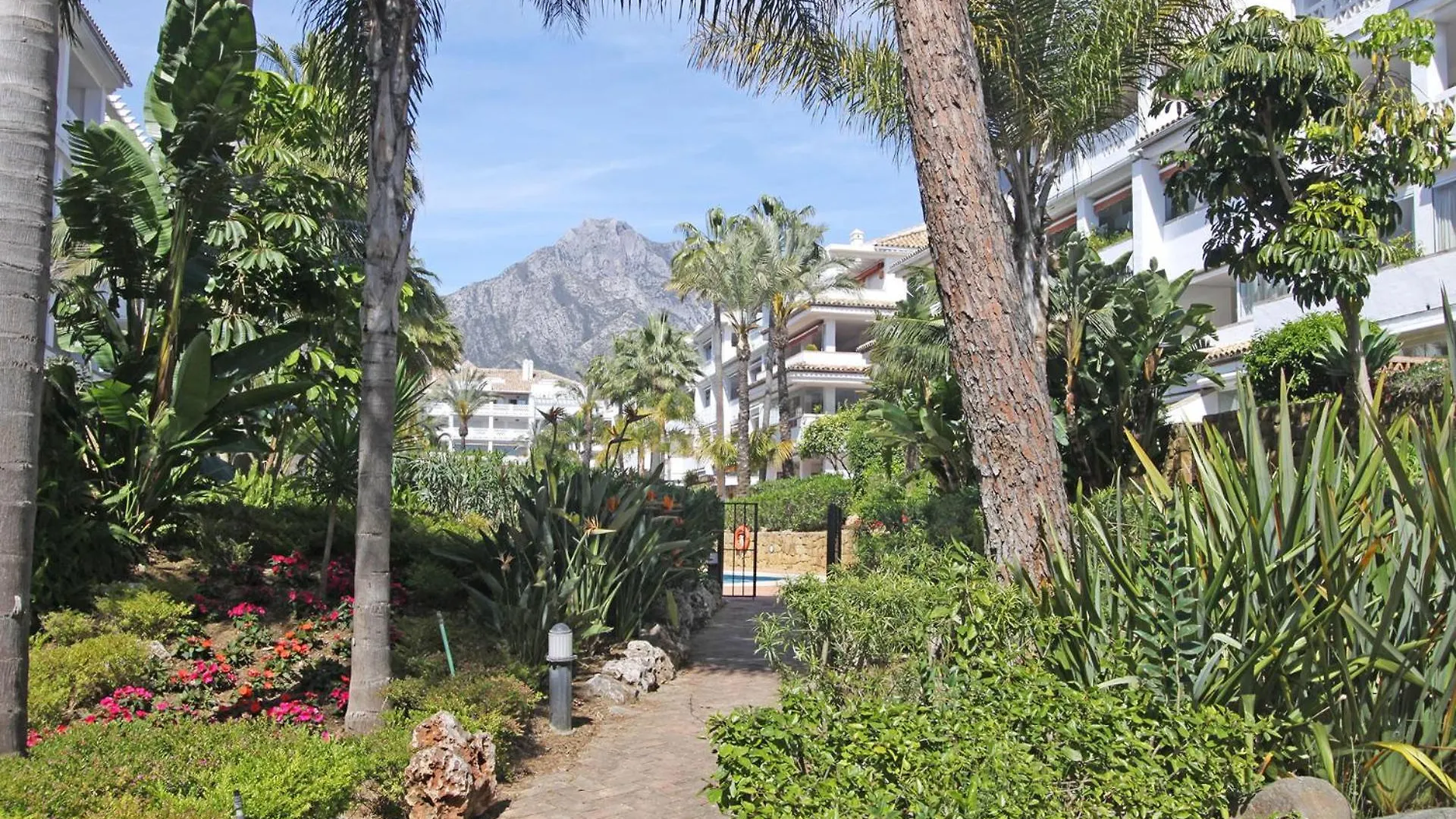 1105 Beachfront Apartment Golden Mile Marbella